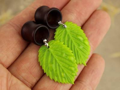 Cute leaf with dewdrops wood tunnels 8-20 mm